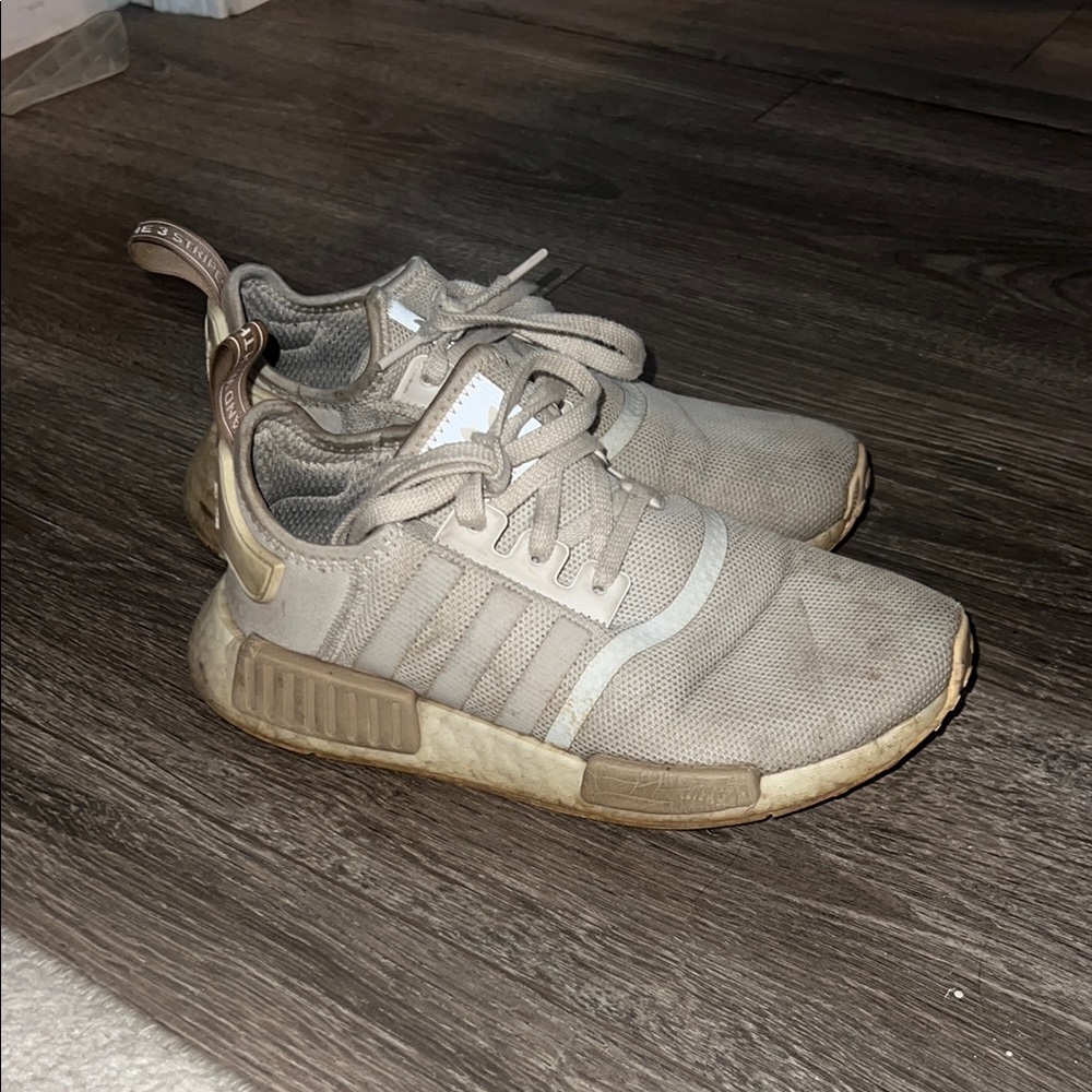 Adidas Women’s Tan Sneakers Well Worn